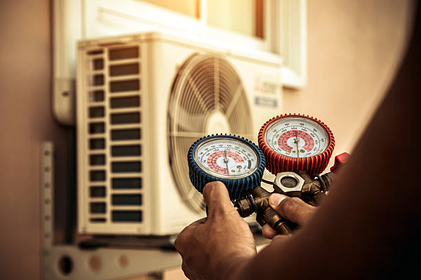 Professional Hvac technician working in Opelika, AL
